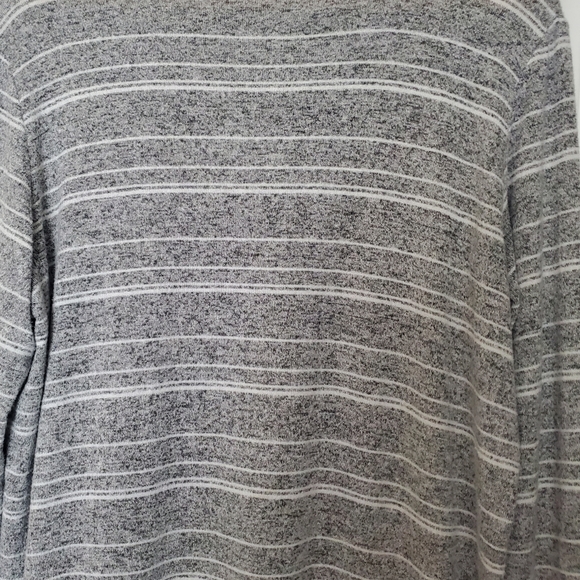 🩰 Large Super Soft Gray Striped Sweater, Made in USA - Picture 4 of 4